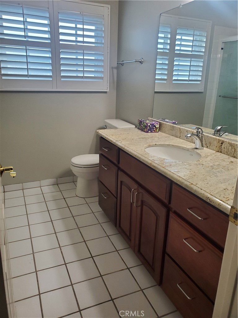 Upstairs hall bath with shower over tub - 17455 Winemast Street, Fountain Valley CA 92708 - photo 21