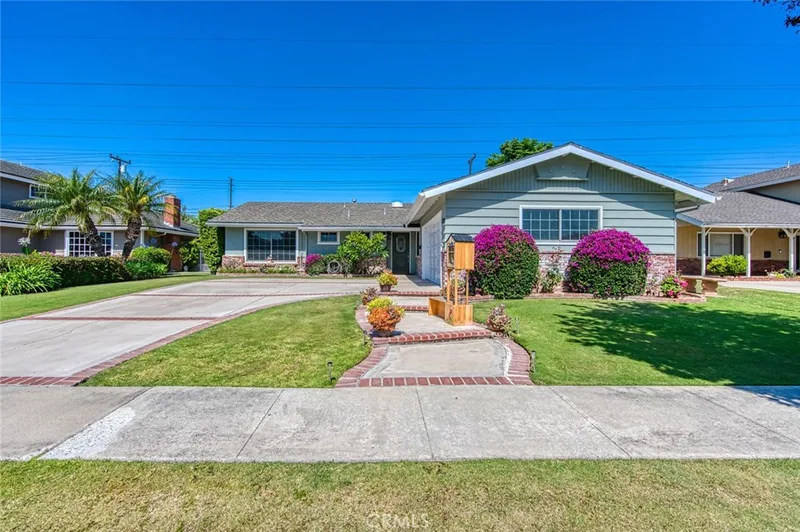 17597 Santa Paula, Fountain Valley, CA 92708