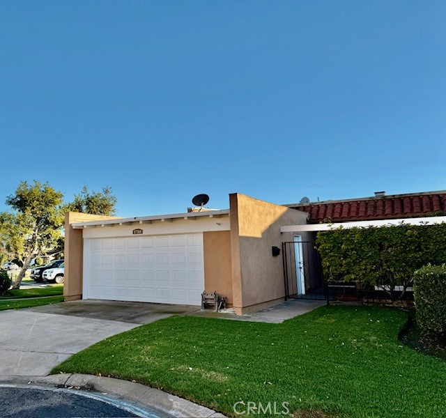 Single Story End Unit and 2 Car Garage - 17708 17708 La Rosa Lane, Fountain Valley CA 92708 - photo 1
