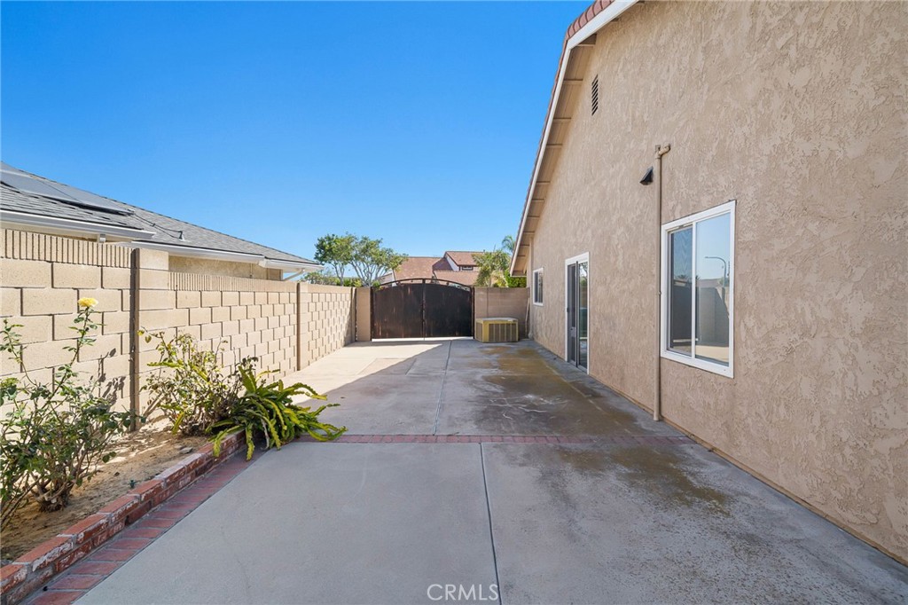 Large, extra long gated RV parking - 17925 Mount Coulter, Fountain Valley CA 92708 - photo 33