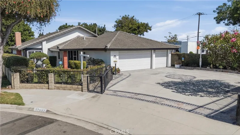 17982 Los Pesos Circle, Fountain Valley, CA 92708