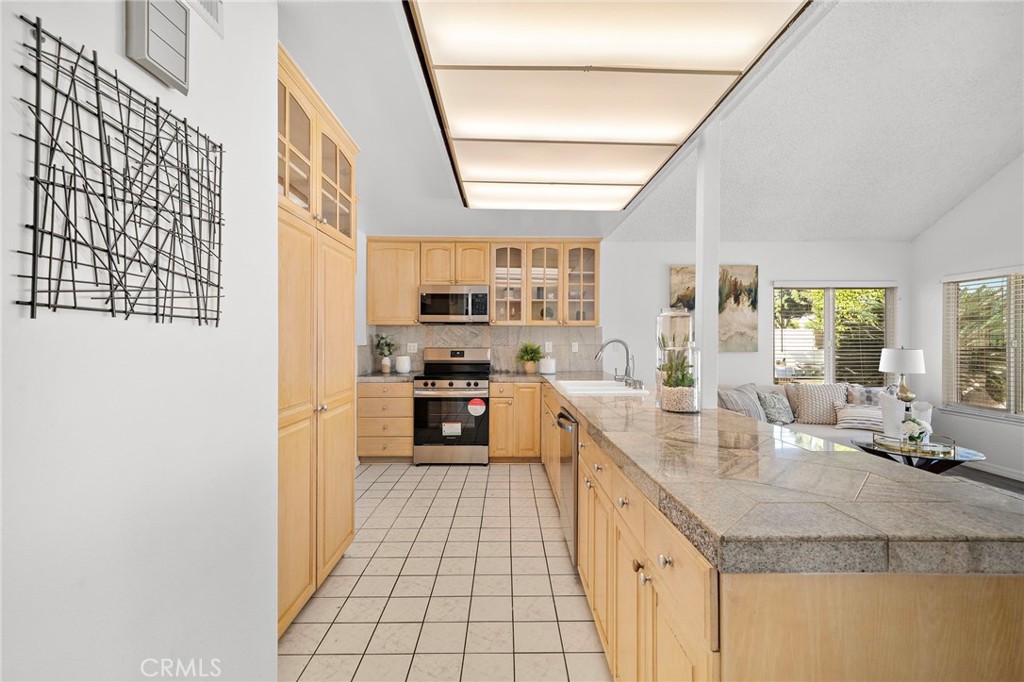 18162 Santa Adela Circle, Fountain Valley CA 92708 - photo 15