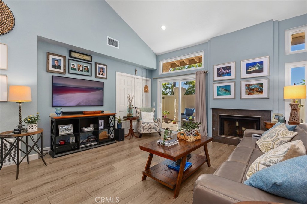 Living room - 18261 Sanmian Court, Fountain Valley CA 92708 - photo 6