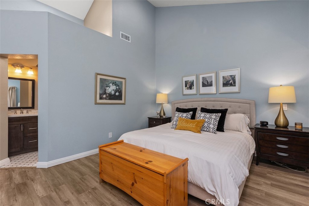 Different view of primary bedroom - 18261 Sanmian Court, Fountain Valley CA 92708 - photo 26