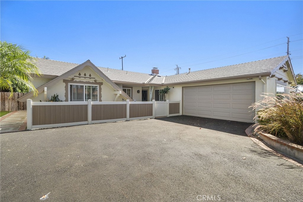Sprawling single-story Meadow Home - 18474 Tamarind Street, Fountain Valley CA 92708 - photo 2