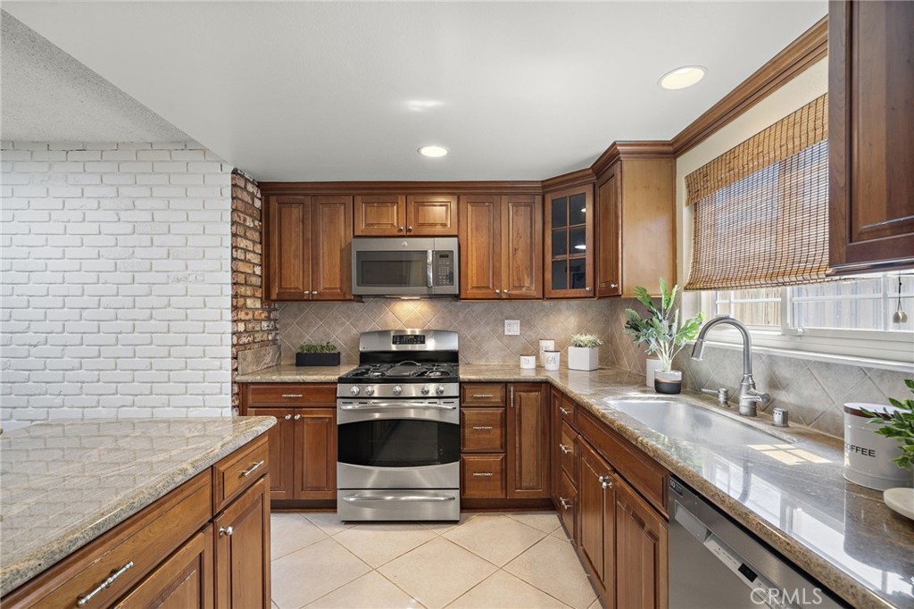 Upgraded kitchen features granite countertops and backsplash - 18474 Tamarind Street, Fountain Valley CA 92708 - photo 3