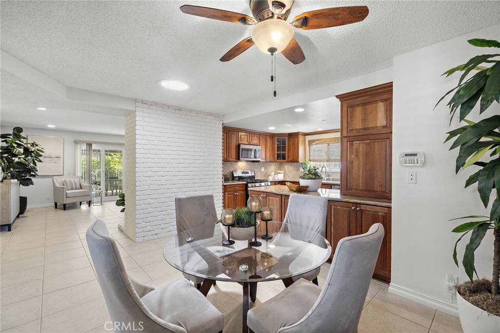 Formal dining room - 18474 Tamarind Street, Fountain Valley CA 92708 - photo 7
