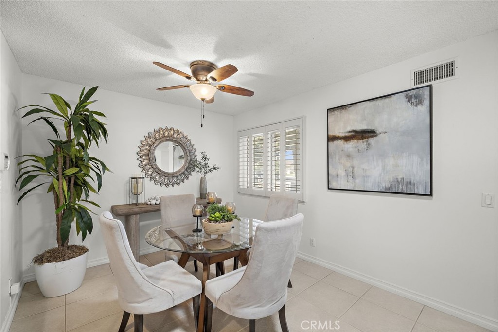 Dining room - 18474 Tamarind Street, Fountain Valley CA 92708 - photo 9