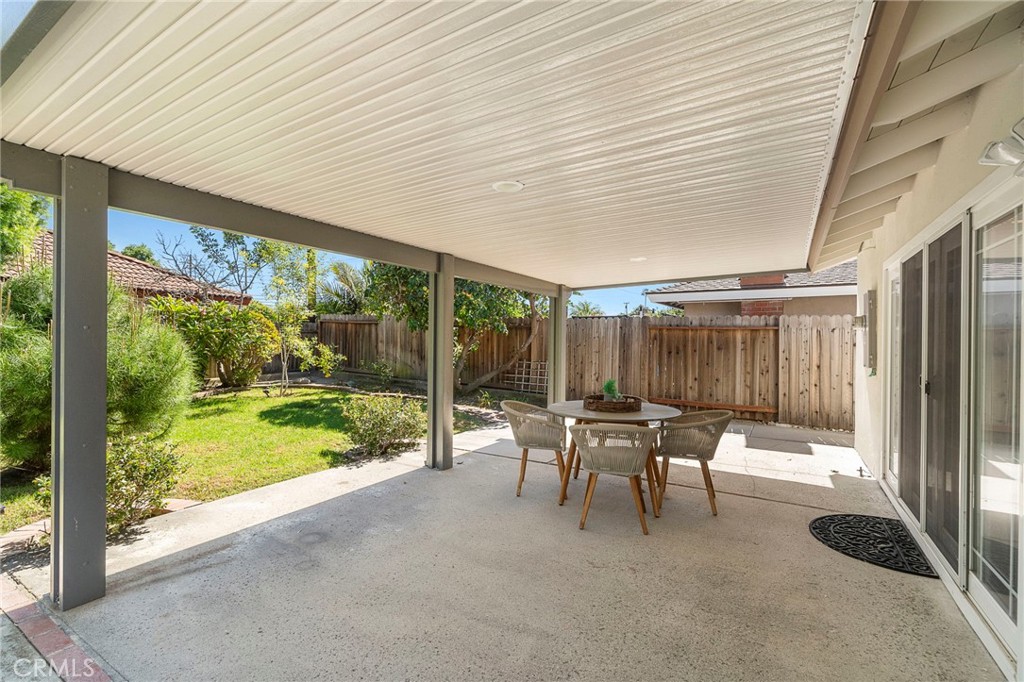 Indoor-outdoor living - 18474 Tamarind Street, Fountain Valley CA 92708 - photo 26