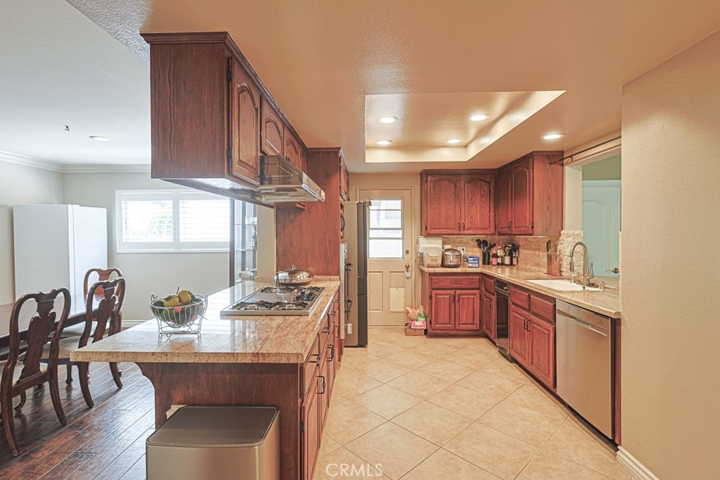 18579 Santa Andrea, Fountain Valley CA 92708 - photo 3