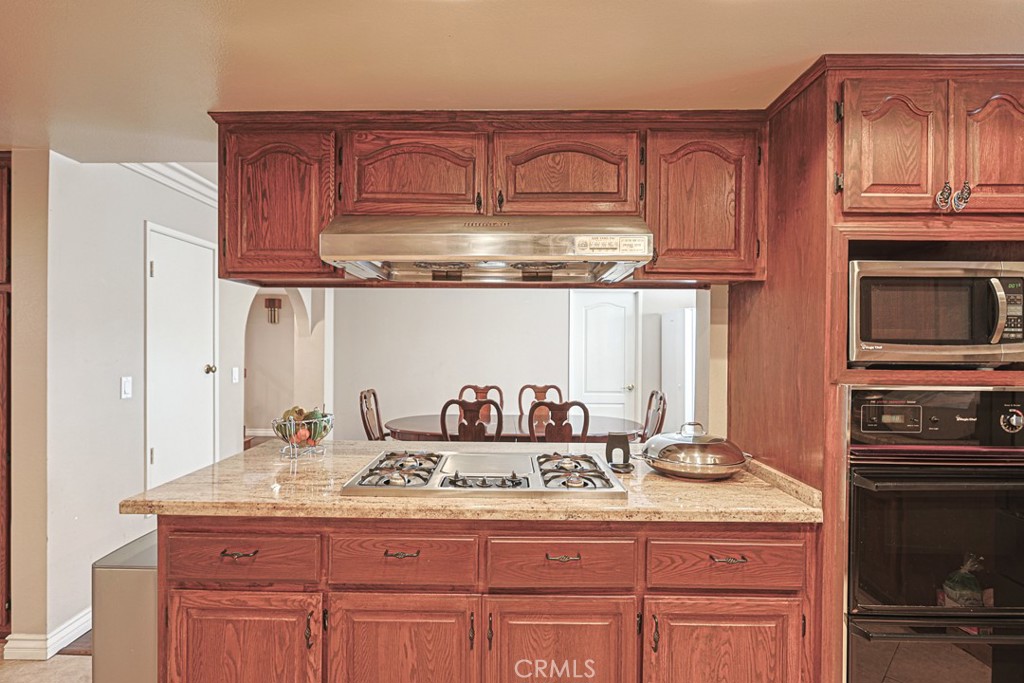 18579 Santa Andrea, Fountain Valley CA 92708 - photo 4