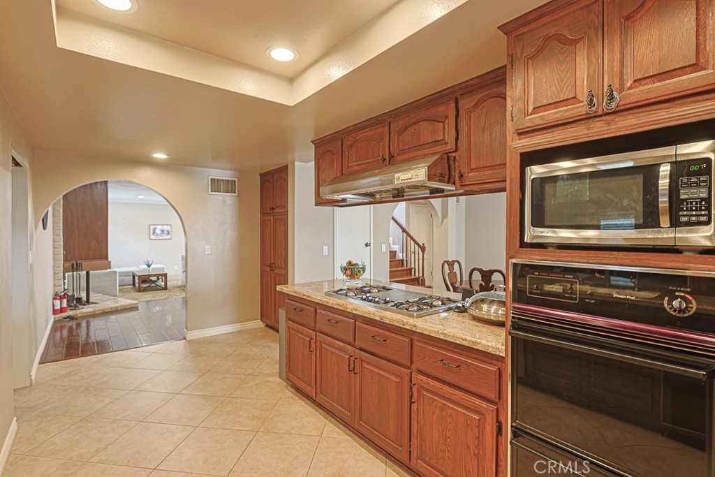 18579 Santa Andrea, Fountain Valley CA 92708 - photo 5