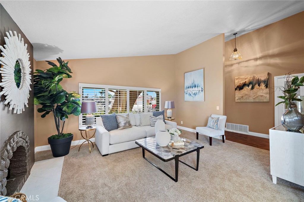 vaulted entry - 18898 Persimmon Circle, Fountain Valley CA 92708 - photo 4
