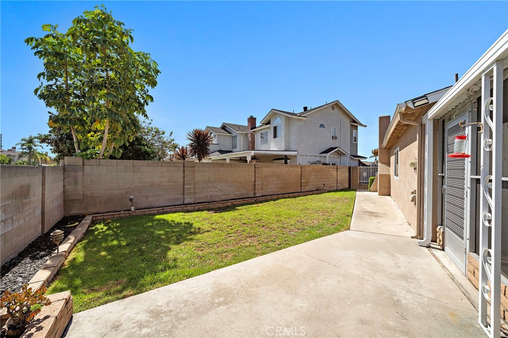 raised brick planter in the baackyard - 18898 Persimmon Circle, Fountain Valley CA 92708 - photo 30