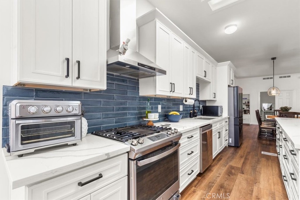 Updated Kitchen with Modern Finishes - 201 Crow Lane, Fountain Valley CA 92708 - photo 14