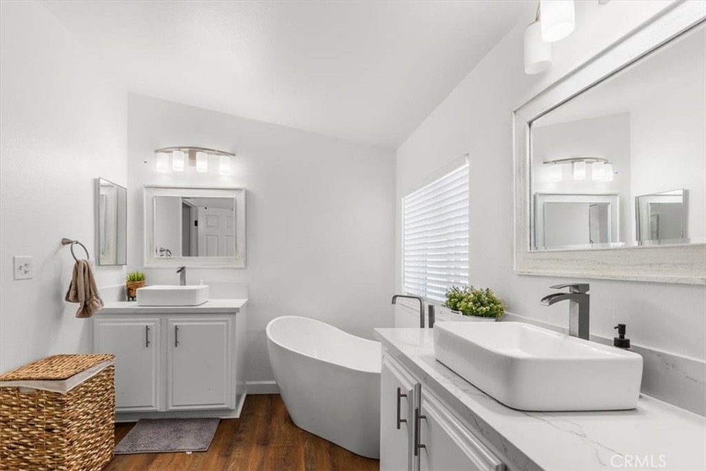 Updated Bathroom with Dual Vanity - 201 Crow Lane, Fountain Valley CA 92708 - photo 21