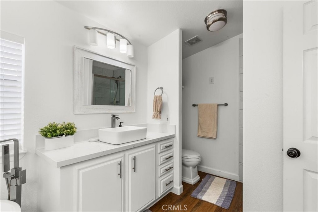 Updated Bathroom with Dual Vanity - 201 Crow Lane, Fountain Valley CA 92708 - photo 22