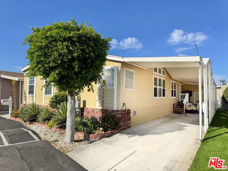 411 Gold Finch Lane, Fountain Valley, CA 92708