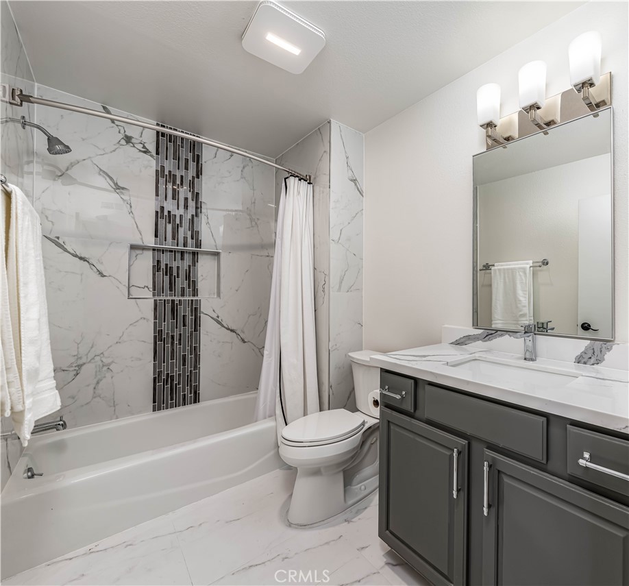 Hallway full bath - 9604 Newfame, Fountain Valley CA 92708 - photo 16