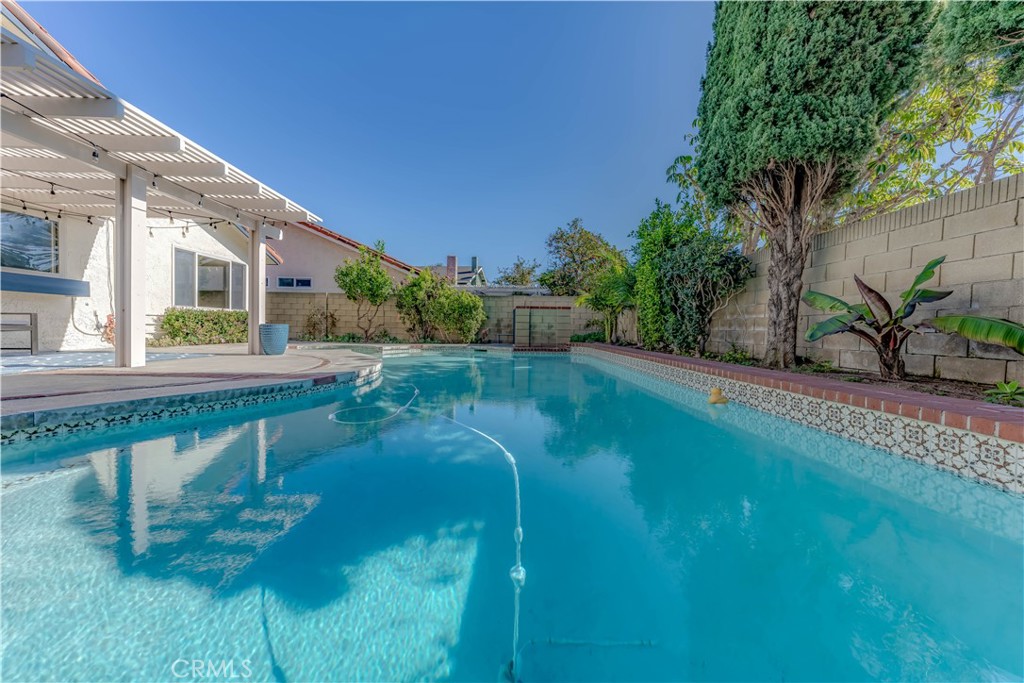 Sparkling pool and spa - 9604 Newfame, Fountain Valley CA 92708 - photo 19