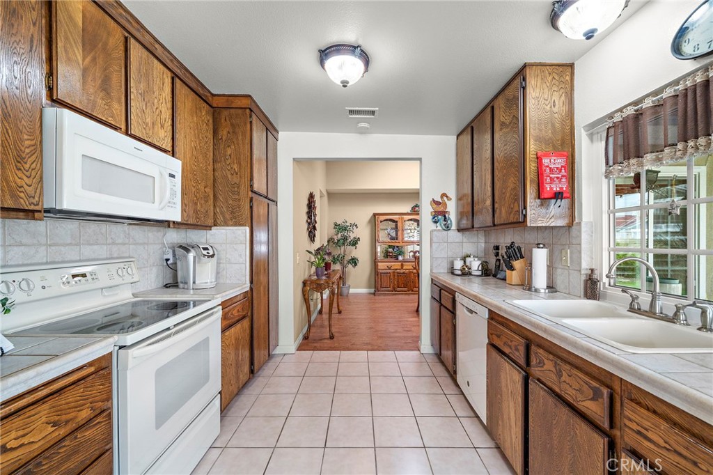 kitchen offers plenty of counter space - 9735 Hibiscus Avenue, Fountain Valley CA 92708 - photo 11