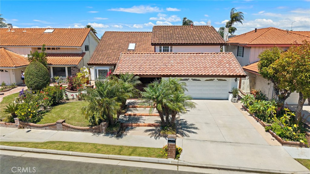5 BD, 2.5 BA, 2918 SF Stunning Pheasant Run Executive Home Built by Warmington Homes with Exquisite Restort Style Paradi - 9889 Hamilton Avenue, Fountain Valley CA 92708 - photo 1