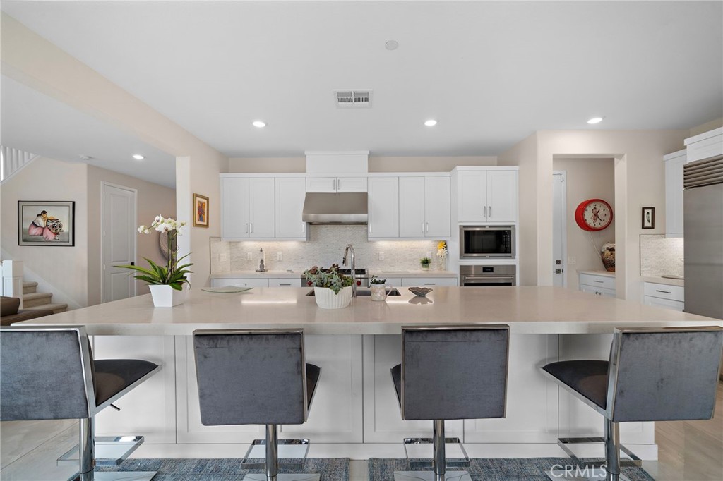 Large Quartz Center Island with​​‌​​​​‌​​‌‌​​‌‌​​‌‌​​‌​​​‌‌​‌​​​​‌‌​‌​​ Seating - 9896 Heron Avenue, Fountain Valley CA 92708 - photo 8