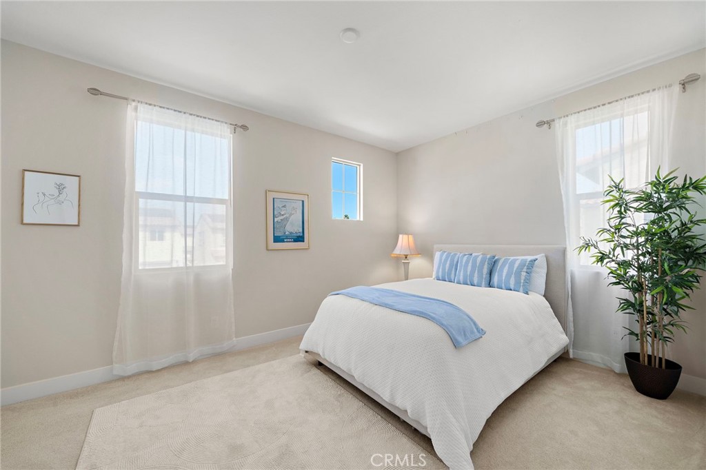 Upstairs bedroom #3 w/ walk in closet - 9896 Heron Avenue, Fountain Valley CA 92708 - photo 29