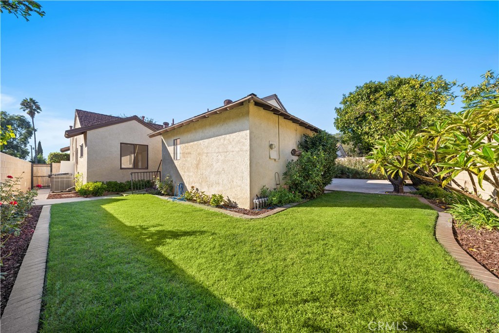 1114 N Acacia Avenue, Fullerton CA 92831 - photo 5