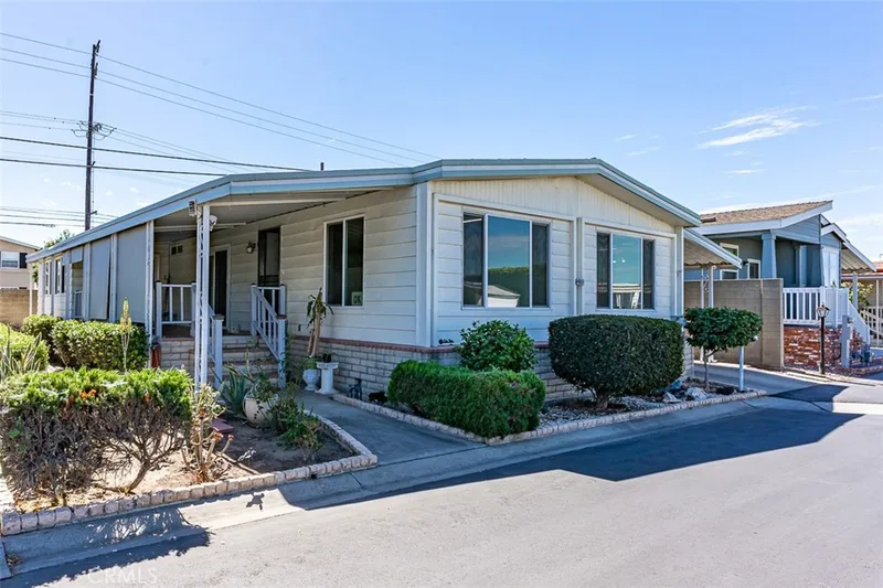 1201 W Valencia Drive 201, Fullerton, CA 92833