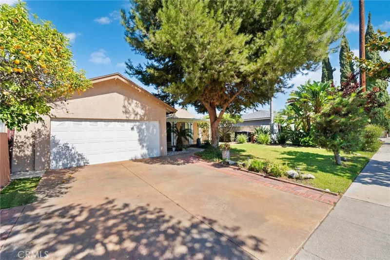 1425 W Woodcrest Avenue, Fullerton, CA 92833