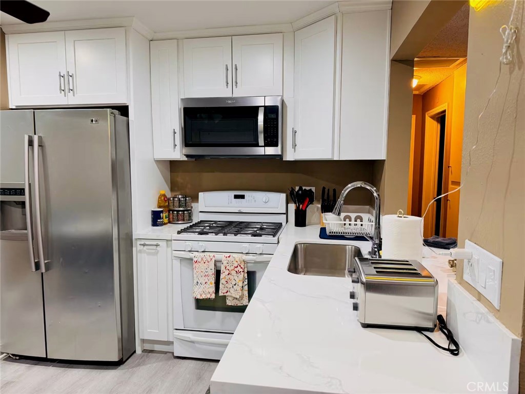 148 W Ash A, Fullerton CA 92832 - photo 3