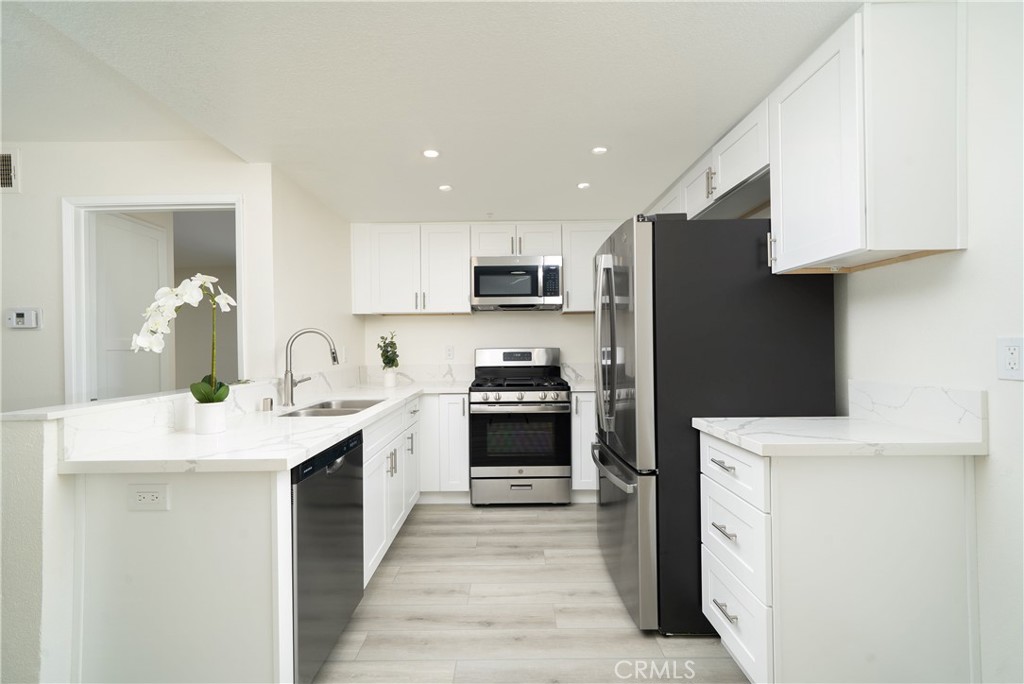 Kitchen - 1501 N Brea Boulevard 212, Fullerton CA 92835 - photo 1