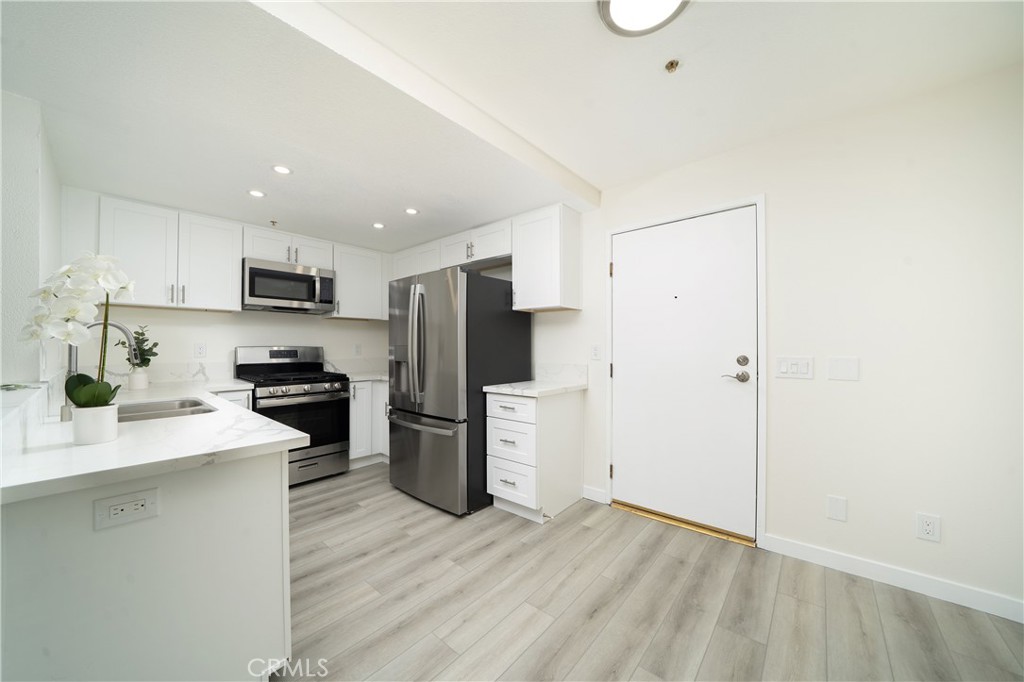 Kitchen - 1501 N Brea Boulevard 212, Fullerton CA 92835 - photo 3