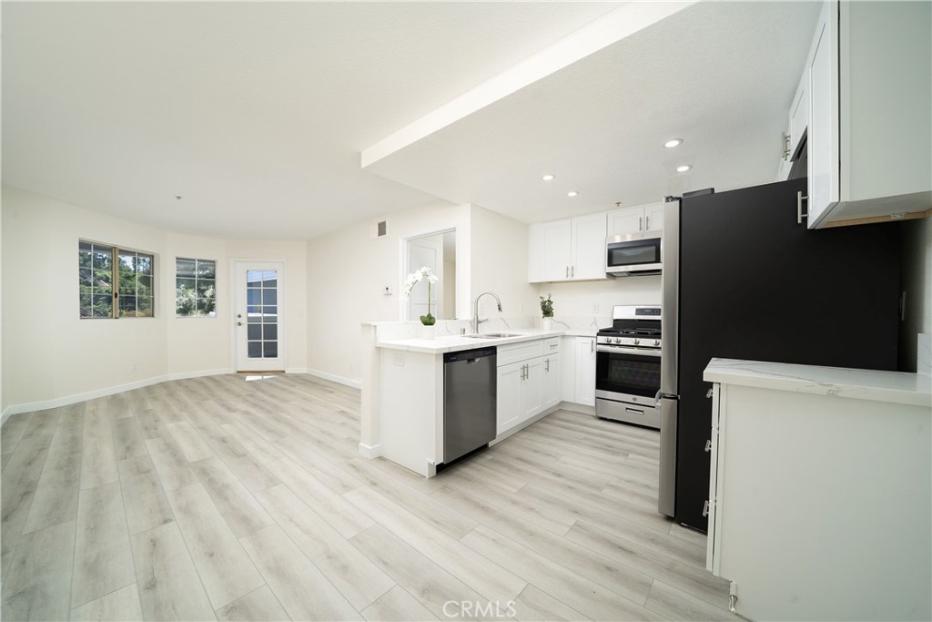 Kitchen & Living Room - 1501 N Brea Boulevard 212, Fullerton CA 92835 - photo 4