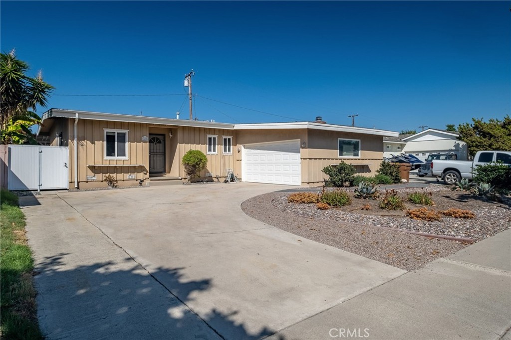 Lovely low maintance single family home in Fullerton. - 1615 W Hill Avenue, Fullerton CA 92833 - photo 1