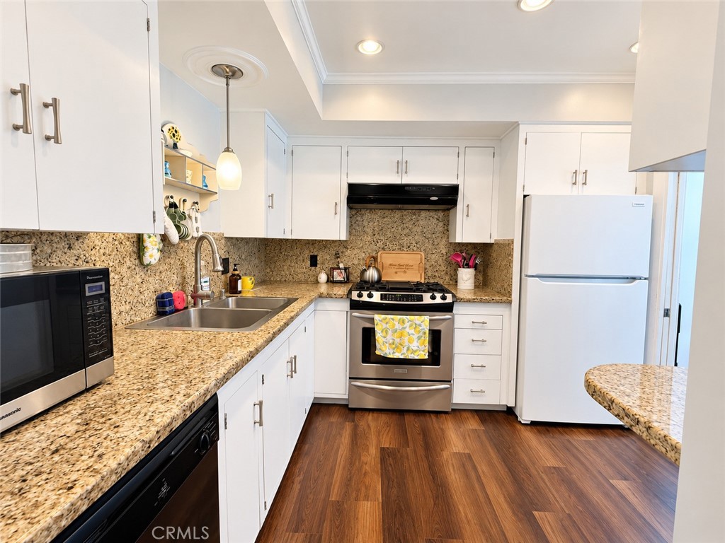 1641 S Pomona D37, Fullerton CA 92832 - photo 5