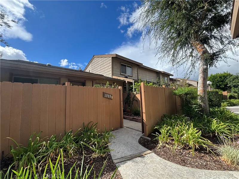 1703 Avenita Selva 38, Fullerton