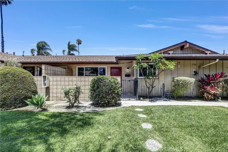 1784 E Commonwealth 103, Fullerton, CA 92831