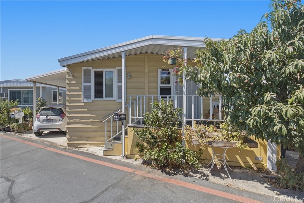 1850 W Orangethorpe Avenue W 44, Fullerton CA 92833 - photo 2