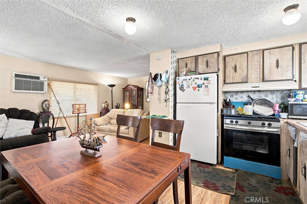 1850 W Orangethorpe Avenue W 44, Fullerton CA 92833 - photo 4