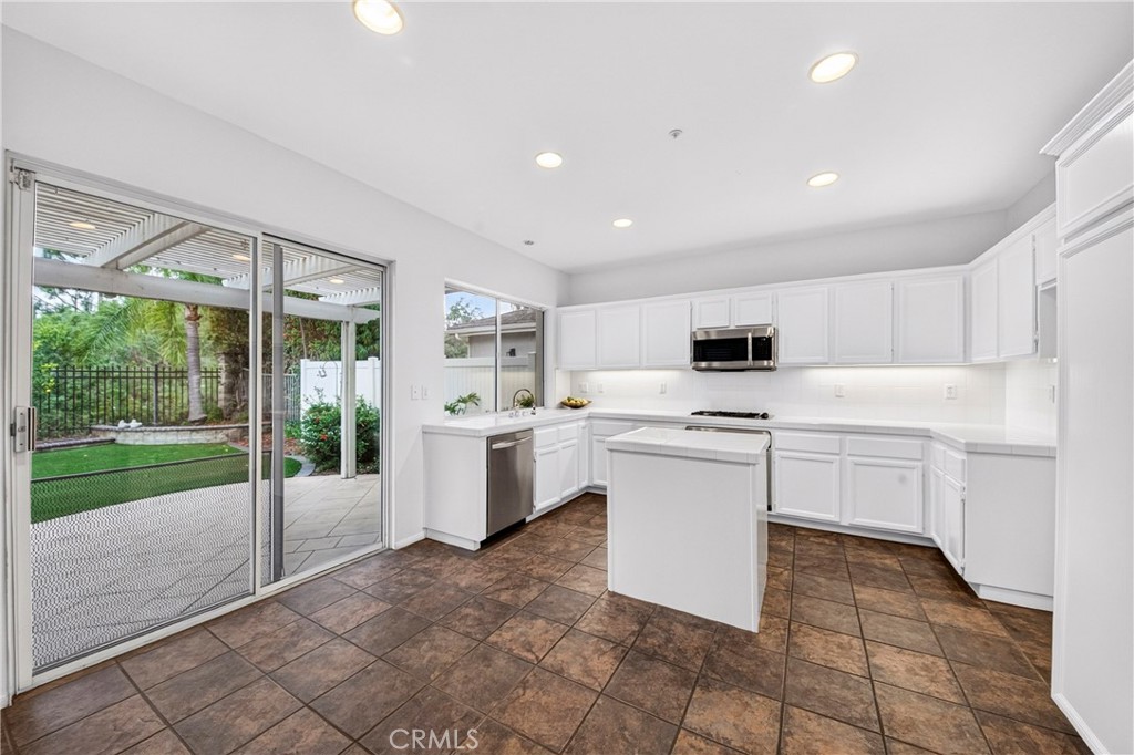 1918 Edinburgh Way, Fullerton CA 92831 - photo 8