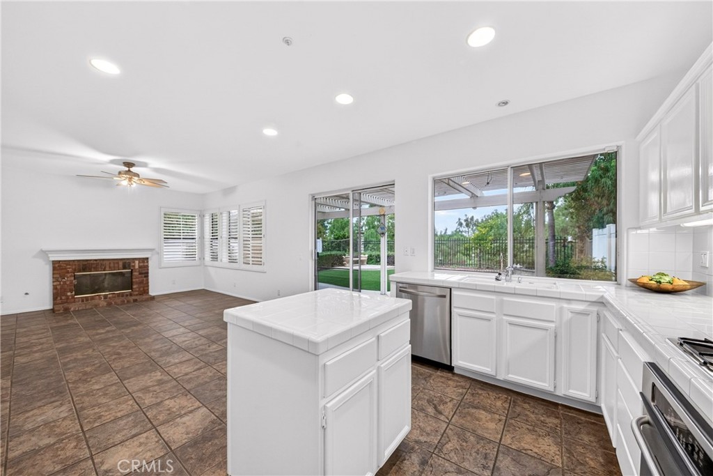 1918 Edinburgh Way, Fullerton CA 92831 - photo 10