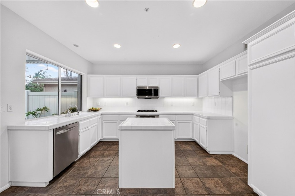 1918 Edinburgh Way, Fullerton CA 92831 - photo 22