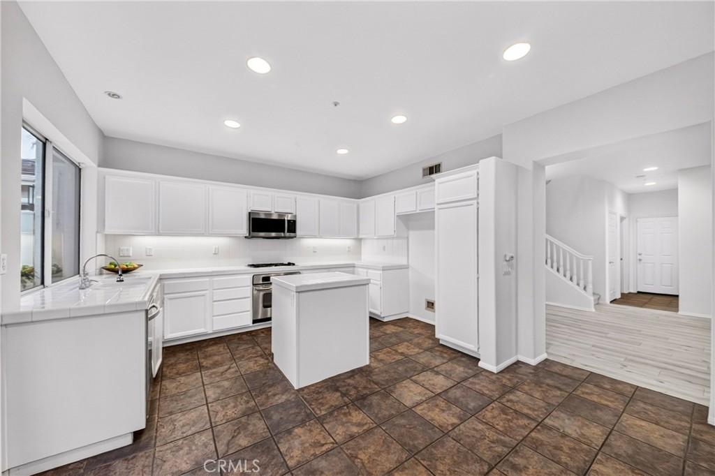 1918 Edinburgh Way, Fullerton CA 92831 - photo 23
