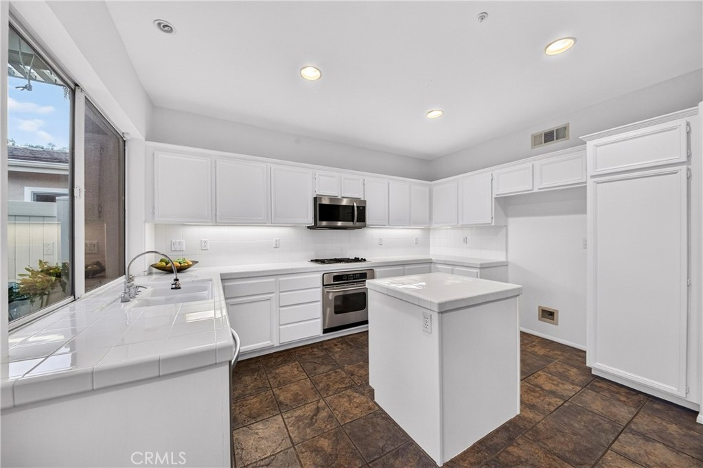 1918 Edinburgh Way, Fullerton CA 92831 - photo 24