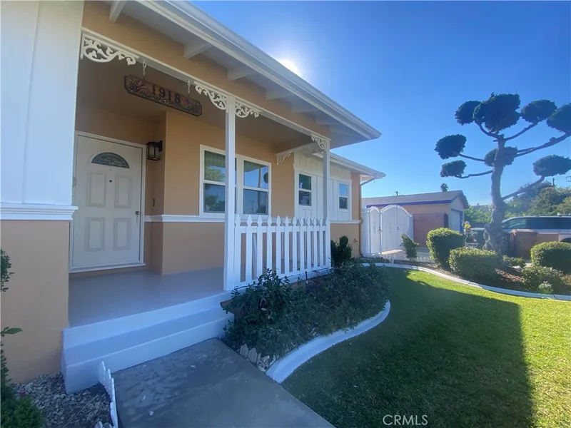 1918 W Orangethorpe Avenue, Fullerton, CA 92833