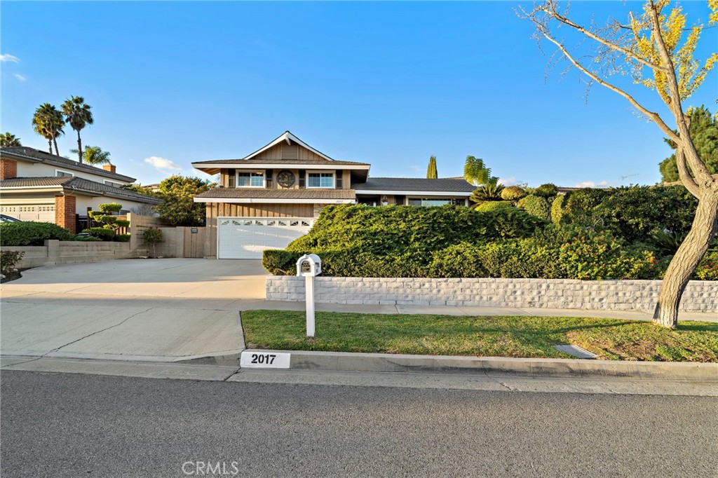 A long A desirable tot with deep clearance from the street allows ample parking and privacy. The decorative medallion ad - 2017 Sunset, Fullerton CA 92833 - photo 1
