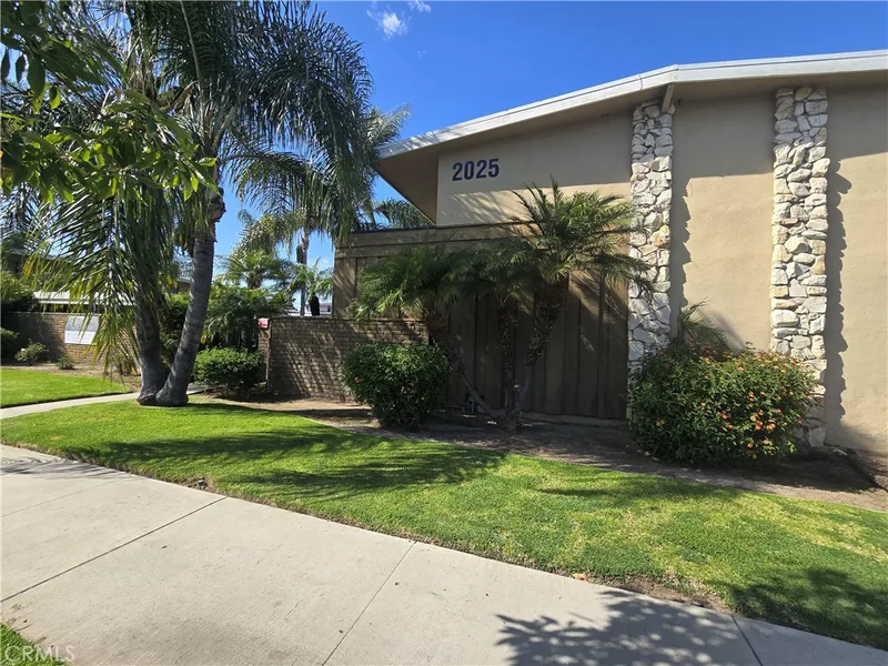 2025 E Whiting Avenue G, Fullerton, CA 92831