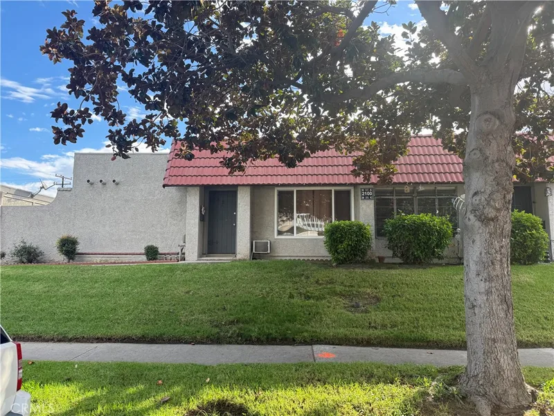 2100 N Derek Drive B, Fullerton, CA 92831